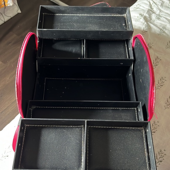 Makeup Box - Picture 3 of 3